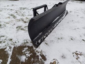 Čelní sněhová radlice, natáčecí, pryžový břit na nakladač