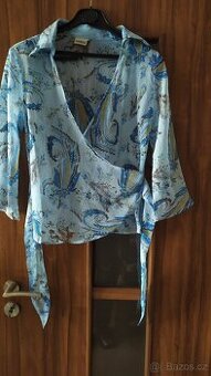 hezká zavinovací halenka