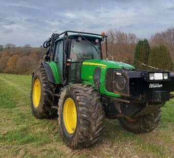 Lesní traktor JOHN DEERE 6930