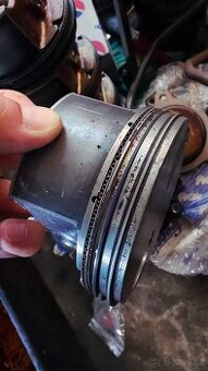 Písty motoru L99 6,2 camaro automat