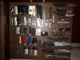 Sbírka nožů a zapalovačů