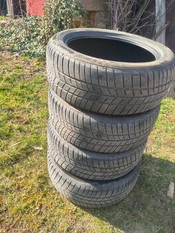 Zimní pneu 235/50R19