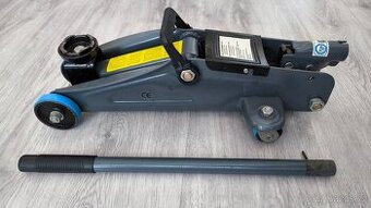 Prodám hydraulický zvedák na auto 2t - 1