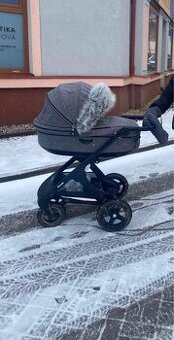 Kočárek Stokke trailz