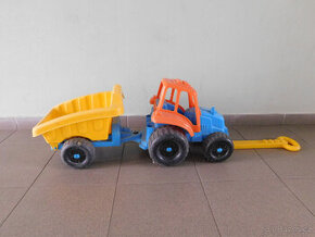 Traktor s vlekem