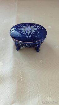 Porcelánová dóza