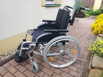 Invalidní vozík rozšířený s vysokou nosností