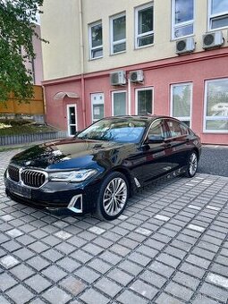 BMW G30 FL 530e/215kw, Luxury Line, pěkný vůz