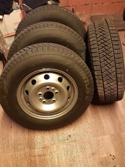 ZIMNÍ 205/70 R15 C +disky: 5x118 ET68 71,1