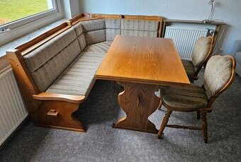 Rohová lavice, rozkládací jídelní stůl a 2 židle