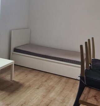Postel 200x90cm vcetne matrace