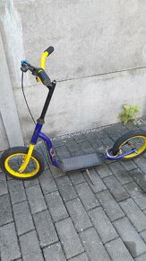 Koloběžka. Dětský vozík choditko IKEA