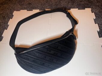 Dámská ledvinka crossbody PINKO top stav – 1 000,-