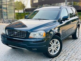 Volvo XC90 2.4D5 136KW AUT 1.MAJ 7MÍST KAMERA TAŽNÉ SERVISKA