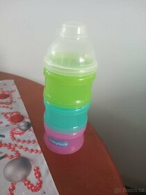 Dávkovač na umělé mléko