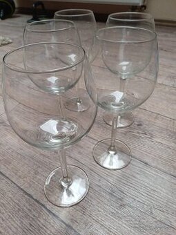 Nové skleničky na víno