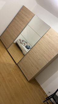 Velká šatní skříň