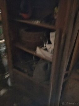 Stará skříň skenik