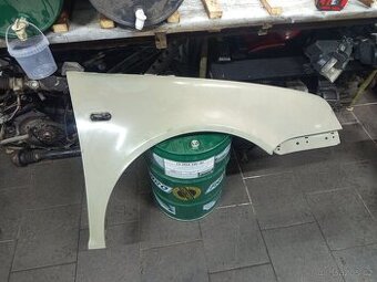 Nový pravý blatník golf IV