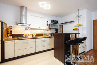 Dům 6 a více o ploše 194 m2 - Čakovičky, Čakovičky