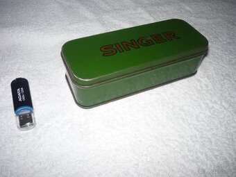 Plechovou krabičku od šicího stroje SINGER