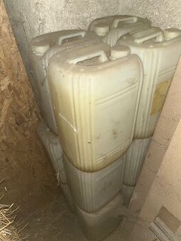 Kanystry stohovatelné 20 l