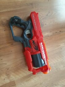Nerf MEGA Cycloneshock s rotačník zásobníkem