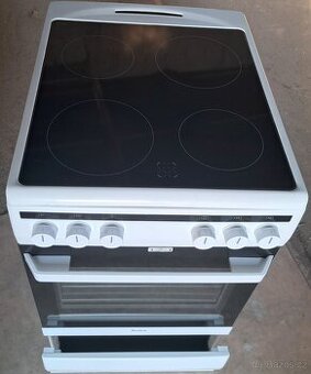 Sklokeramický sporák Amica.