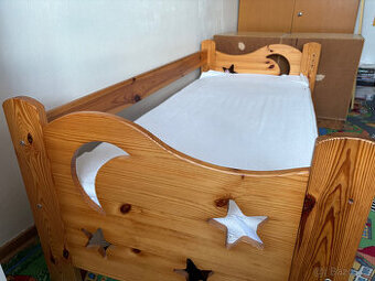 dětská dřevěná postel 164x75 včetně matrace a roštu