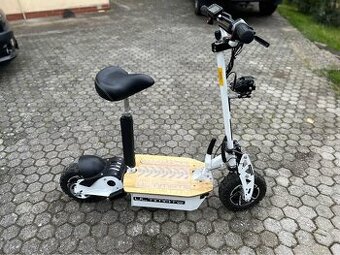 Elektrická koloběžka Ultimate CSB 2000 W Captain bílá