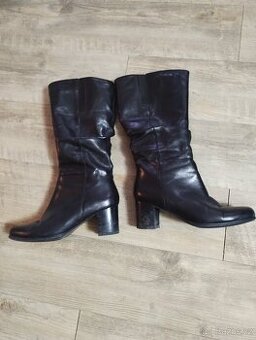 Dámské kozačky vel 37-38 černé na podpadku