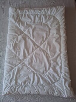 Celoroční přikrývka zn. Škodák.