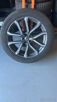 Elektrony na VOLVO XC 90 se zimním obutím