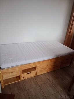 Prodám dřevěnou postel s matrací