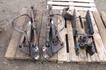 Zetor 6340 ramena pístnice konzole držák třetího bodu závěs