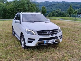 Mercedes- Benz ML350
