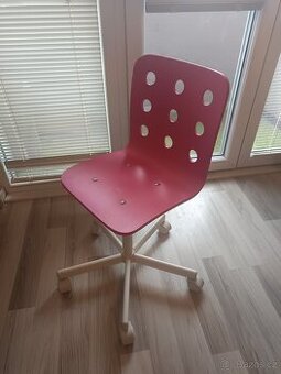 Dívčí židle IKEA k psacímu stolu