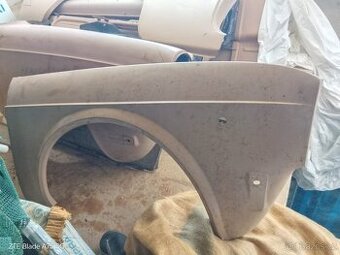 Fiat 128 SL Coupe pŕední blatník