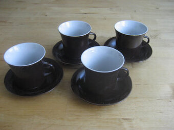 Keramické hrnečky s talířky