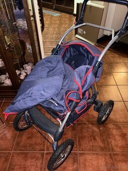 Sportovní kočárek – nafukovací kola,