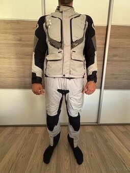 Oblek na motorku Macna