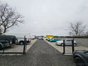 Nabízíme na pronájmem pozemek vhodný na autobazar, parkování - 1
