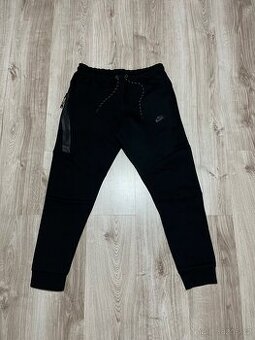 Nike Tech Fleece kalhoty L