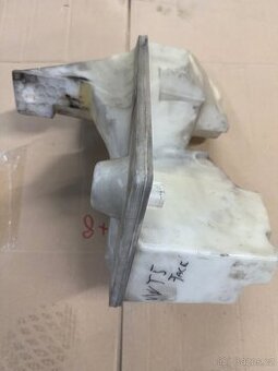 Vw T5 facelift nádobka ostřikovačů