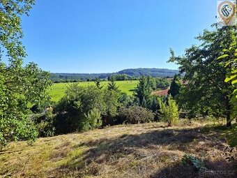 Prodej stavebního pozemku o výměře 1752m² s chatou, v obci P