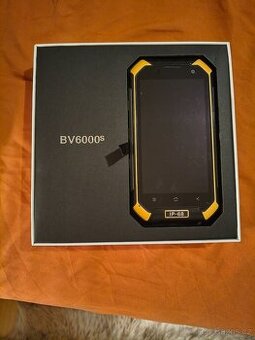 Odolný mobilní telefon iGET Blackview BV6000s