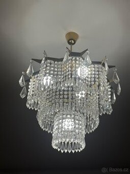 Křišťálový lustr vícepatrový