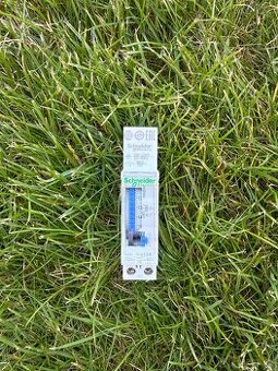 mechanický časový spínač Schneider Acti 9 IH, model 15336