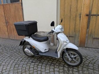 Piaggio Liberty 125 s velkým kufrem /boxem