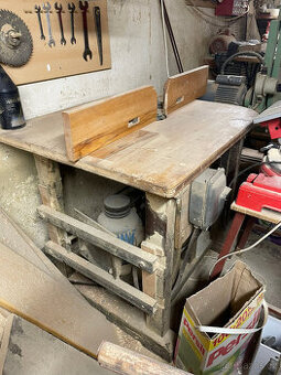 Truhlářská frézka